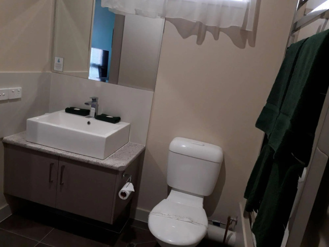 Moe Motor Inn