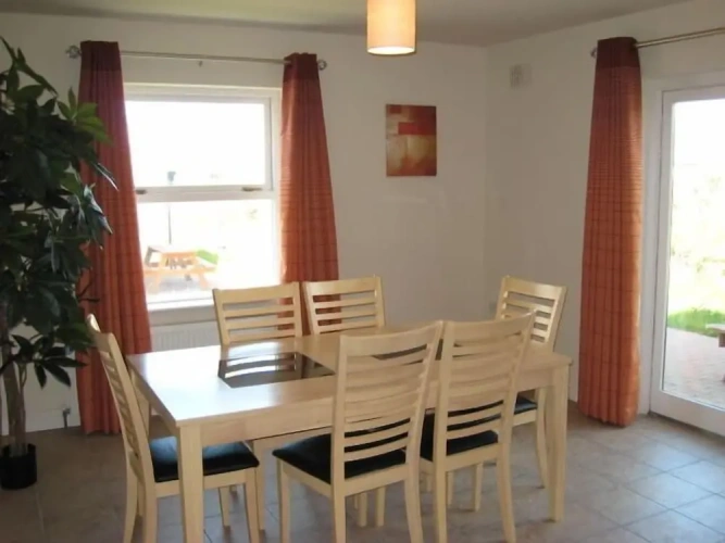3 Bedrooms Bungalow