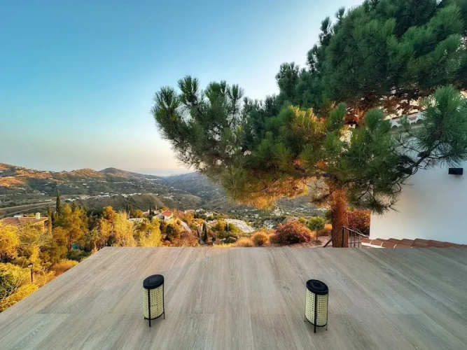 2 Bed Villa - Sleeps 4 - Hot Tub - Parking