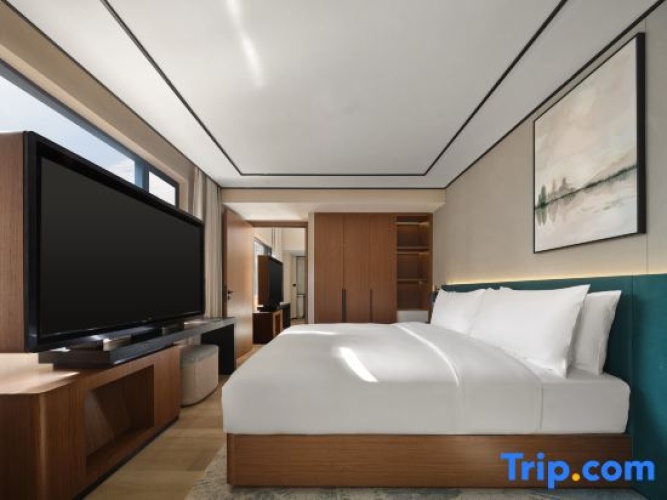 Deluxe Single Suite