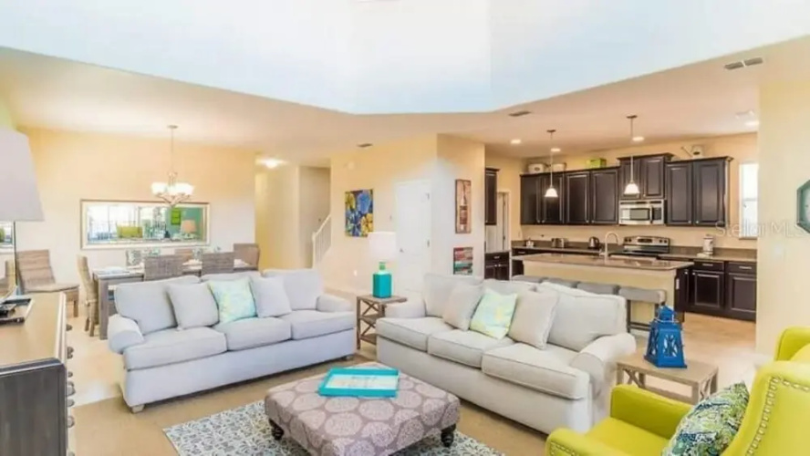 9004 Amazing Home With Pool