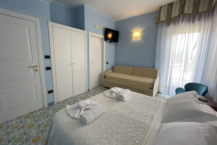 Standard Triple room with balcony