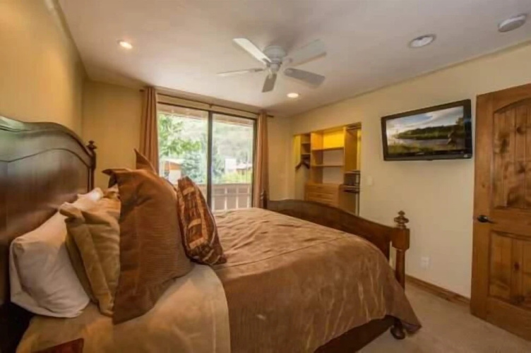 Scorpio Condos with Great Vail Mountain Views by RedAwning
