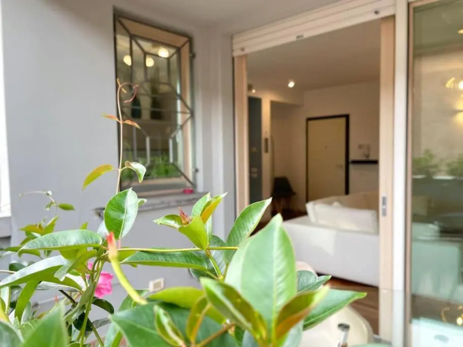 Chic Apartment - River View - Free Parking and WIFI