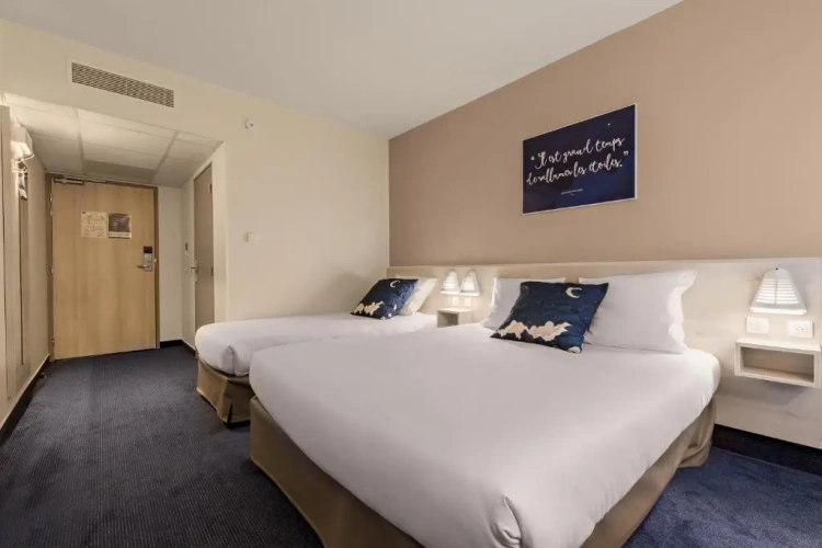 Standard Triple room