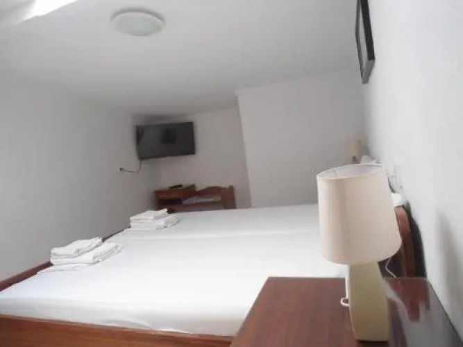 Leonidas Apartments