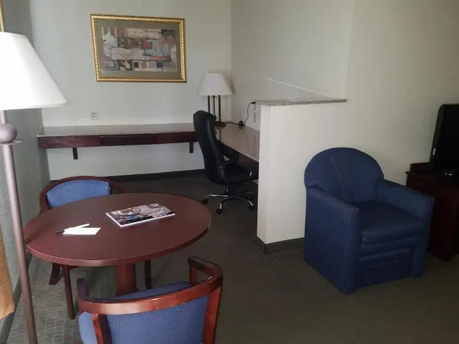 HomeTown Hotel Bryant
