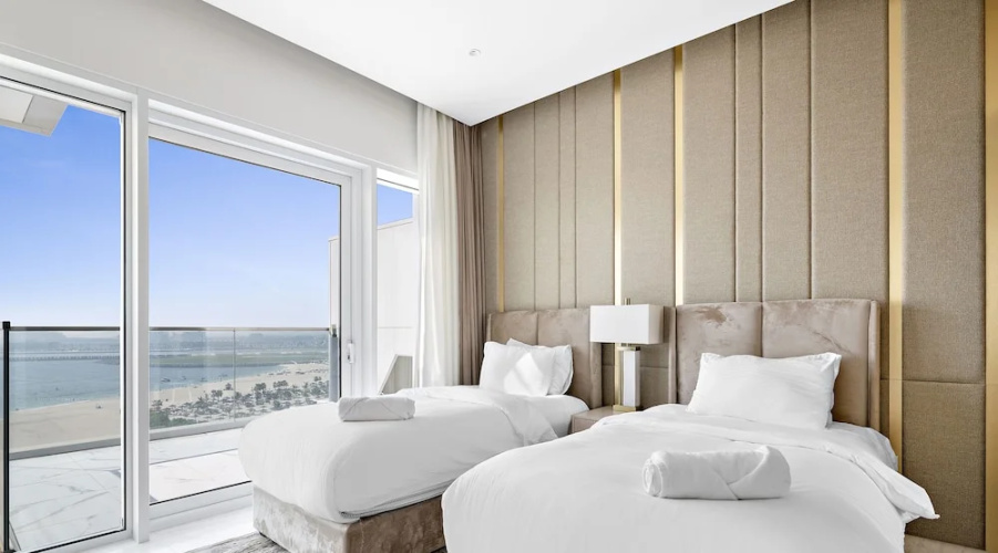 WelHome - Luxe Apt With Dazzling Views Steps From The Beach
