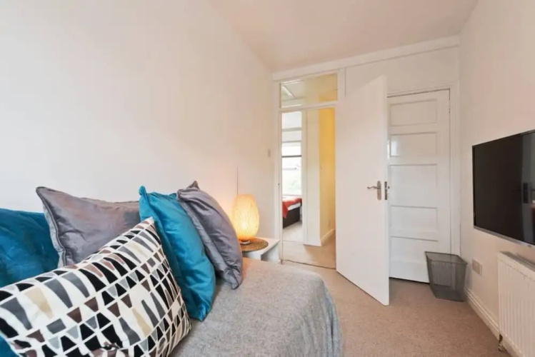 2 Bedroom Riverside Apartment