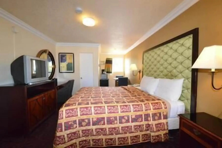 Lamplighter Motel
