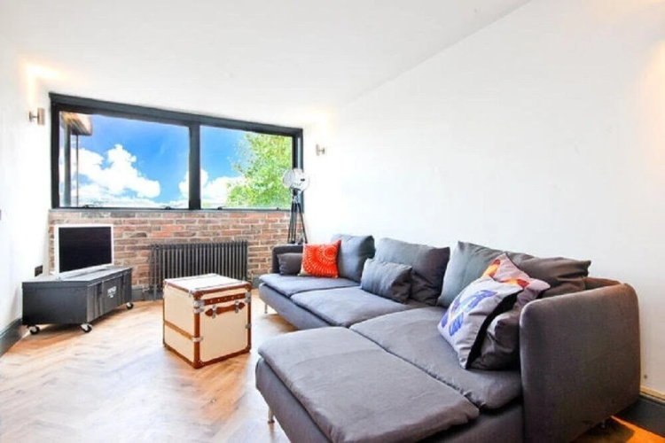 2BR Flat with stunning river views