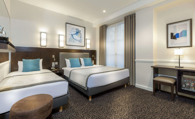 Standard Triple room