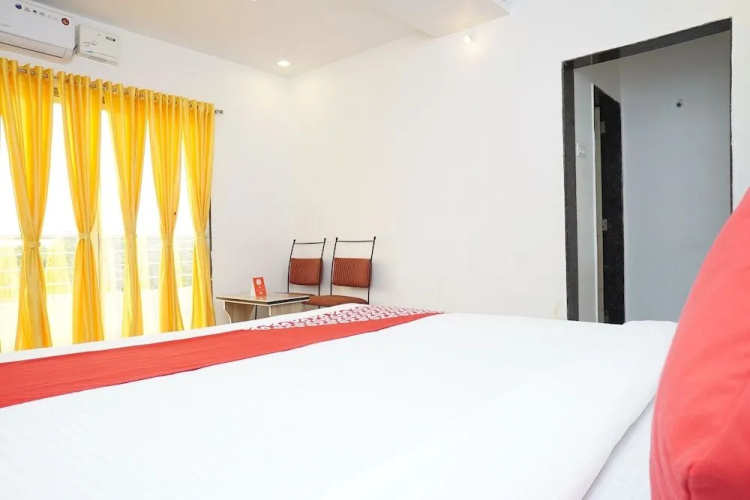 OYO 18730 Galaxy Inn