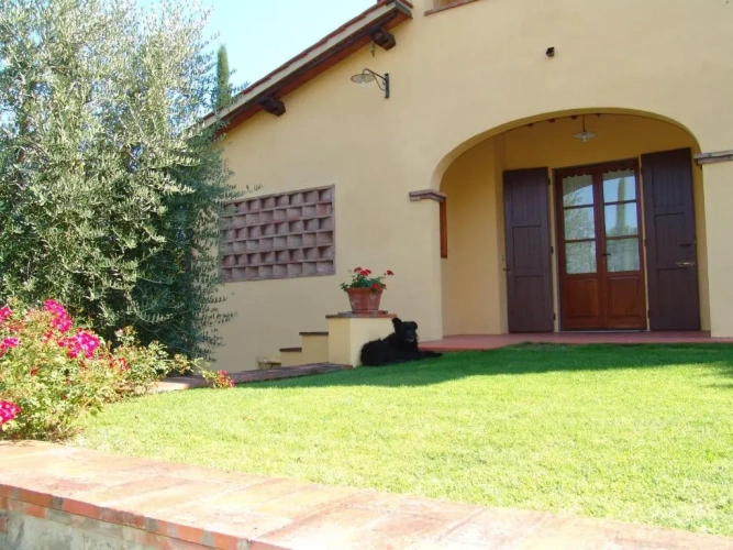 Apartment with garden view