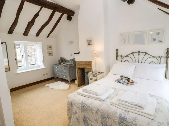 France Fold Cottage