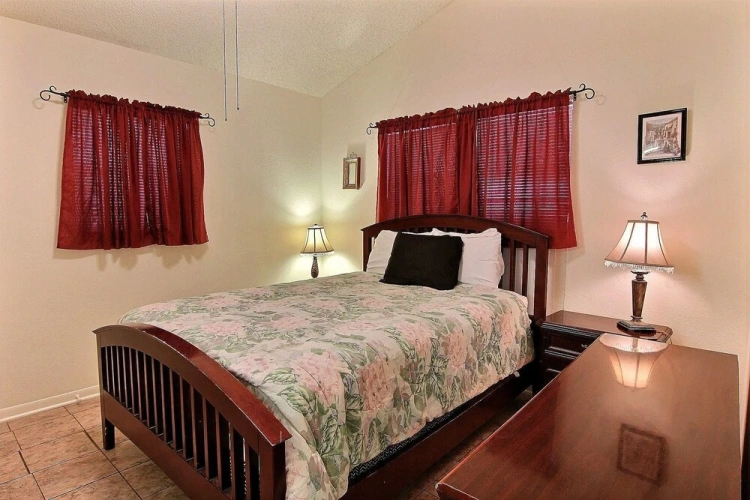 2 Bedrooms Cottage