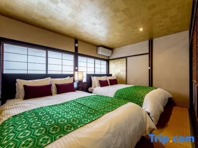 Standard Double room with city view