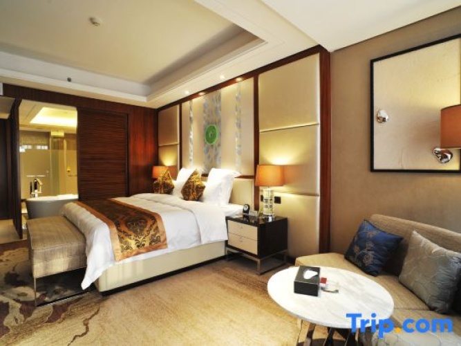 1 Bedroom Executive Double Suite with river view