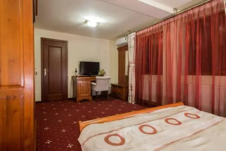 Red Hotel