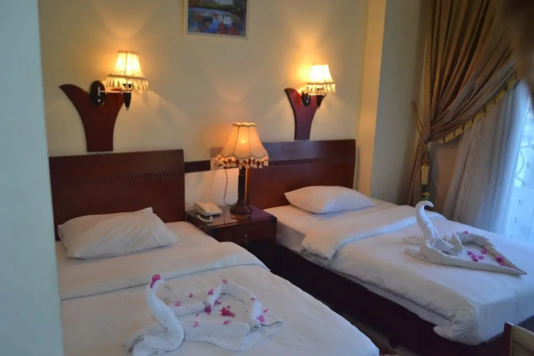 Green Desert Hotel