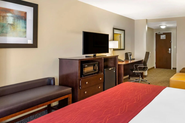 Comfort Inn & Suites