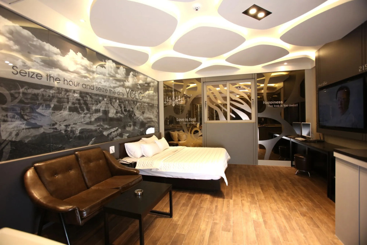 Hotel Yolo