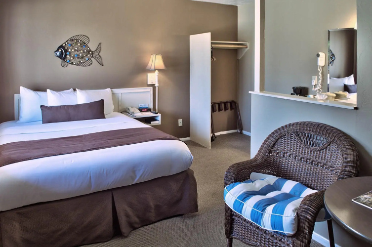 Lovers Point Inn