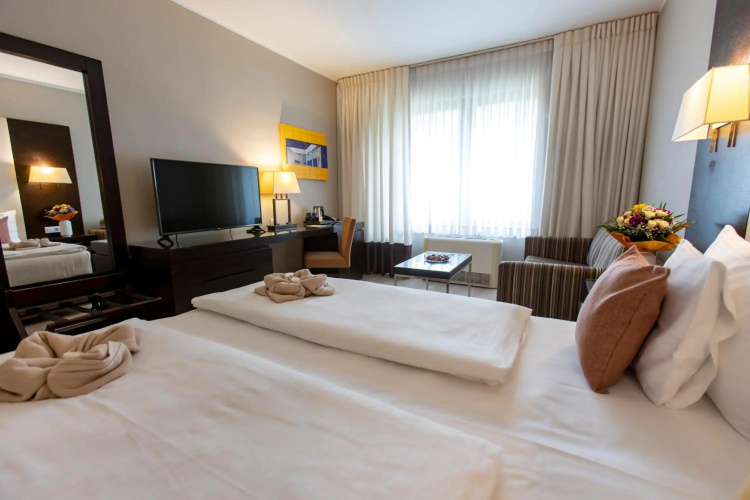 Lions Garden Hotel