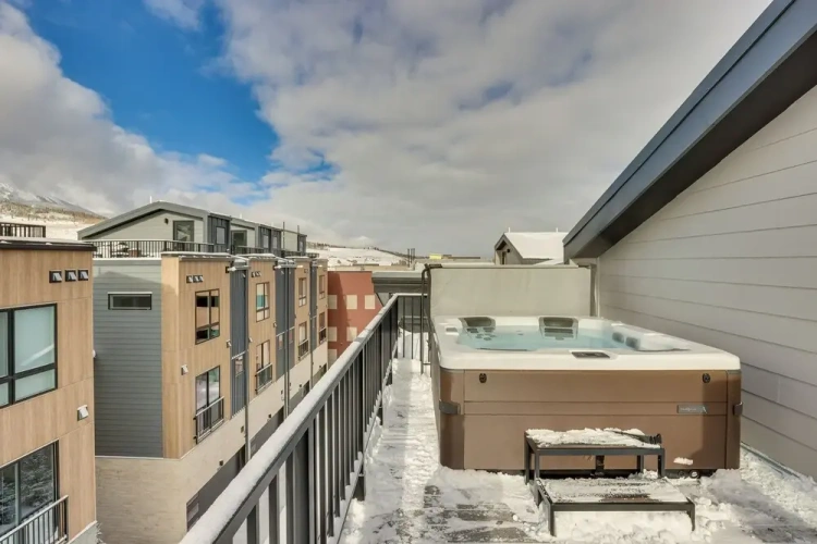 2 Bedrooms Apartment