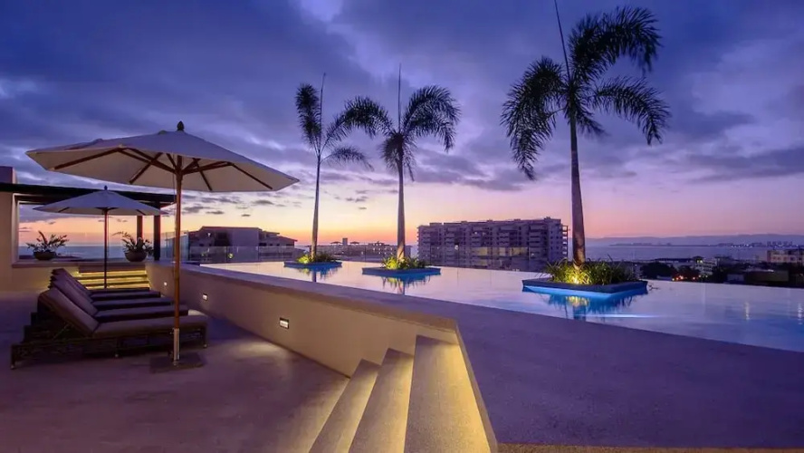 Mountain Views Rooftop Pool Condo