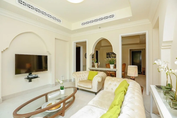 2 Bedrooms Apartment