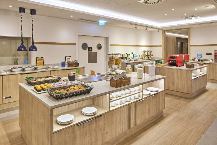 Hampton by Hilton Barcelona Fira Gran Via photo 13