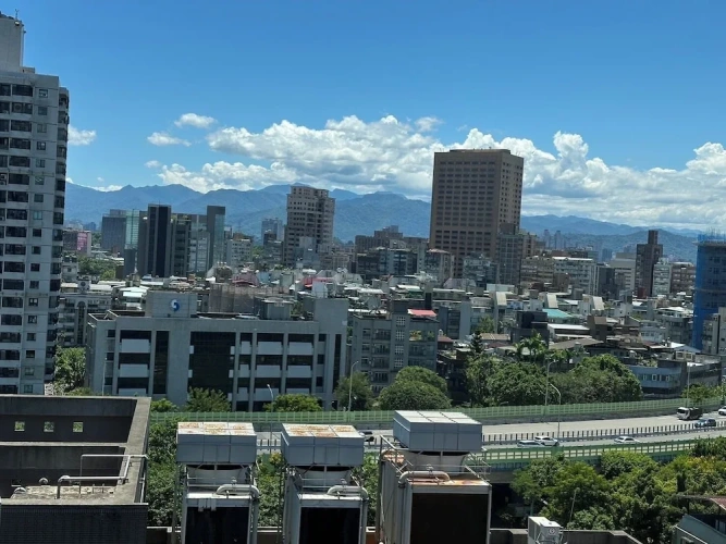 Deluxe Twin room with city view