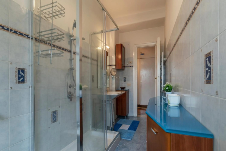 Roomy and Bright Apartment with Terrace