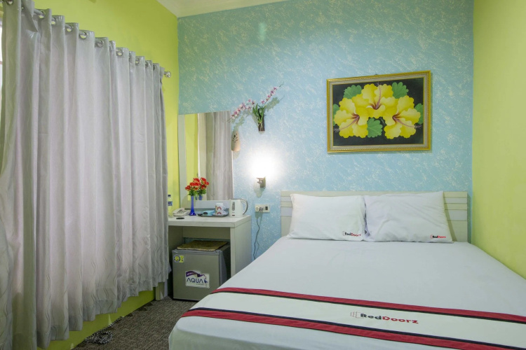RedDoorz near Plaza Ambarukmo