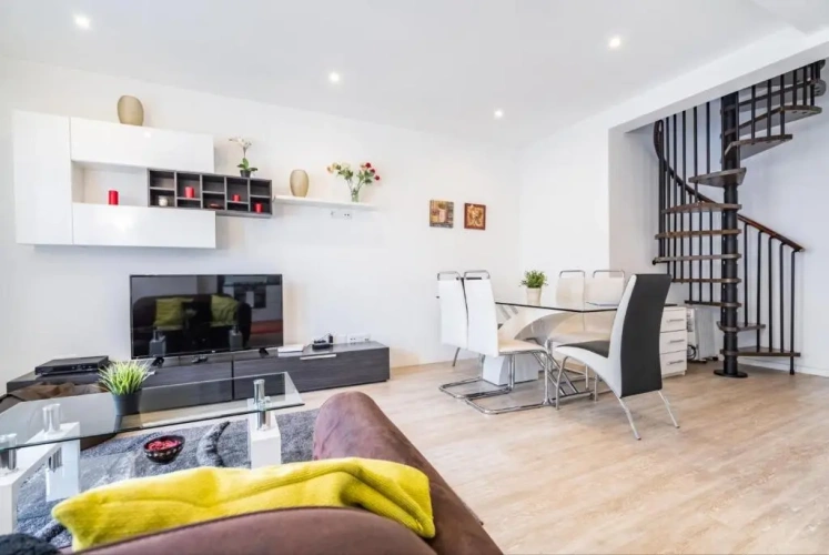 3 Bedrooms Apartment