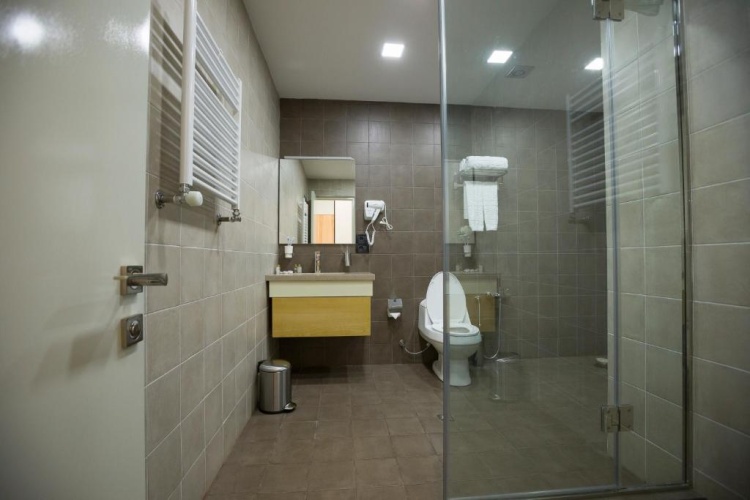 Standard Twin room with garden view