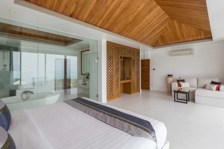 6 Bedrooms Family Villa
