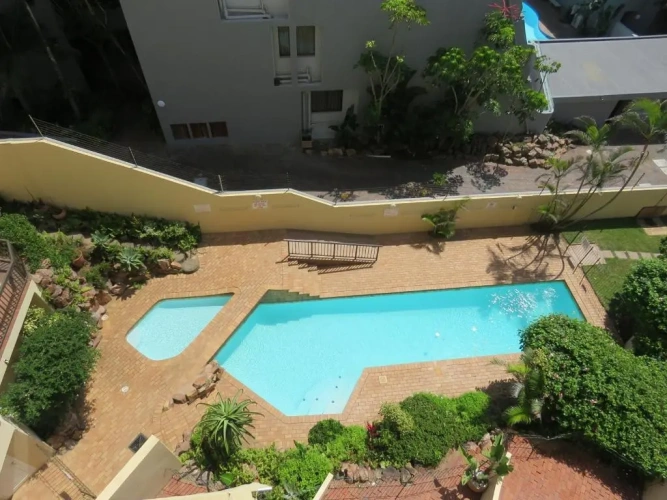 3 Bedrooms Apartment