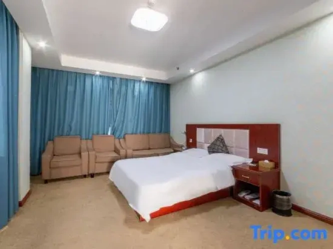 Deluxe Family Suite