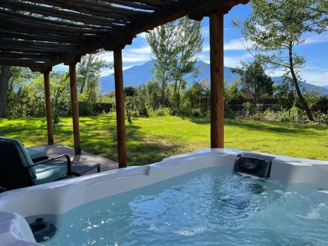 4 Bedrooms Cottage