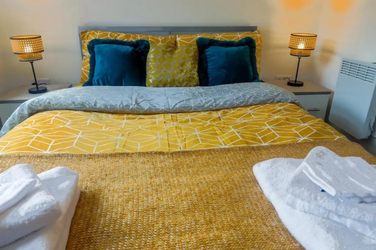 2 Bedrooms Apartment