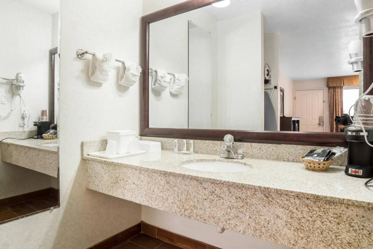 Quality Inn South Bluff photo 11