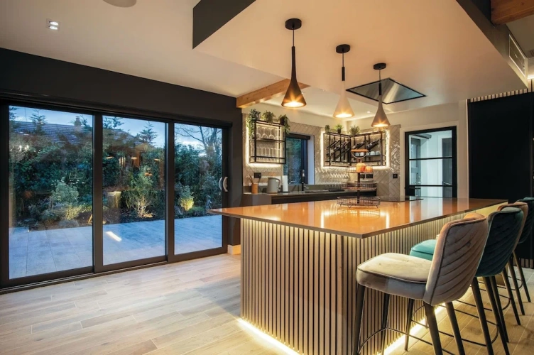 4 Bedrooms Cottage