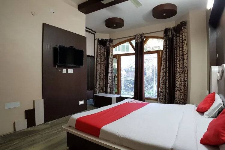 Oyo 30576 Satyam Regency