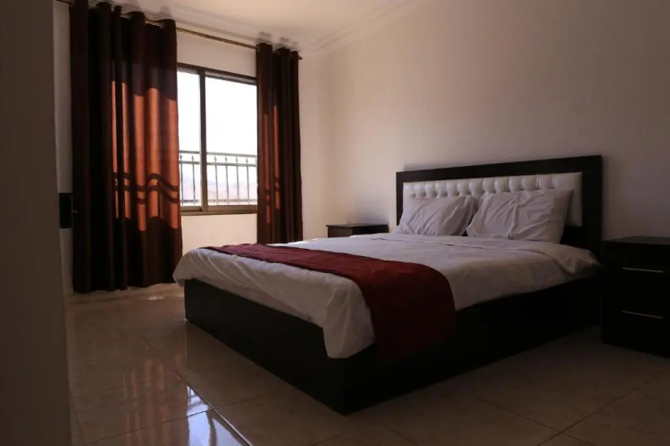 Weekend Hotel