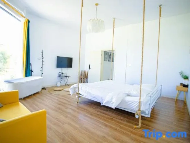 Standard room with mountain view