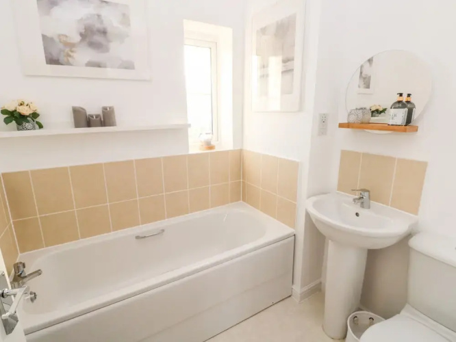 10 Belfrey Close
