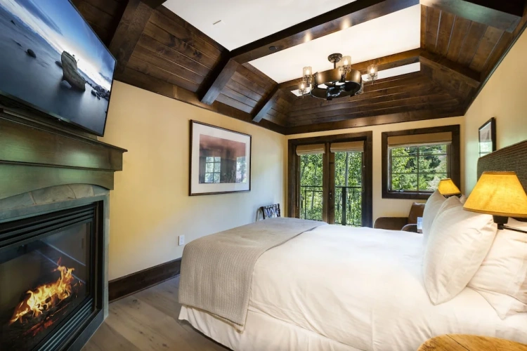 Standard Double room with balcony and with mountain view