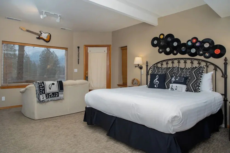 All Seasons River Inn